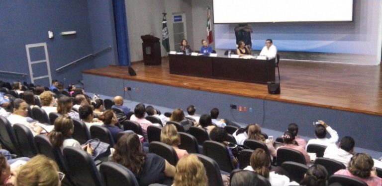 Anabell Pagaza imparte conferencias en la U