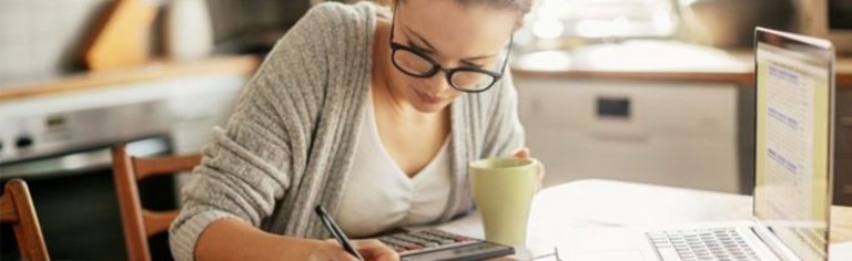 Que la contingencia no frene tu vida, mujer trabajando desde casa, 65KB, contingencia